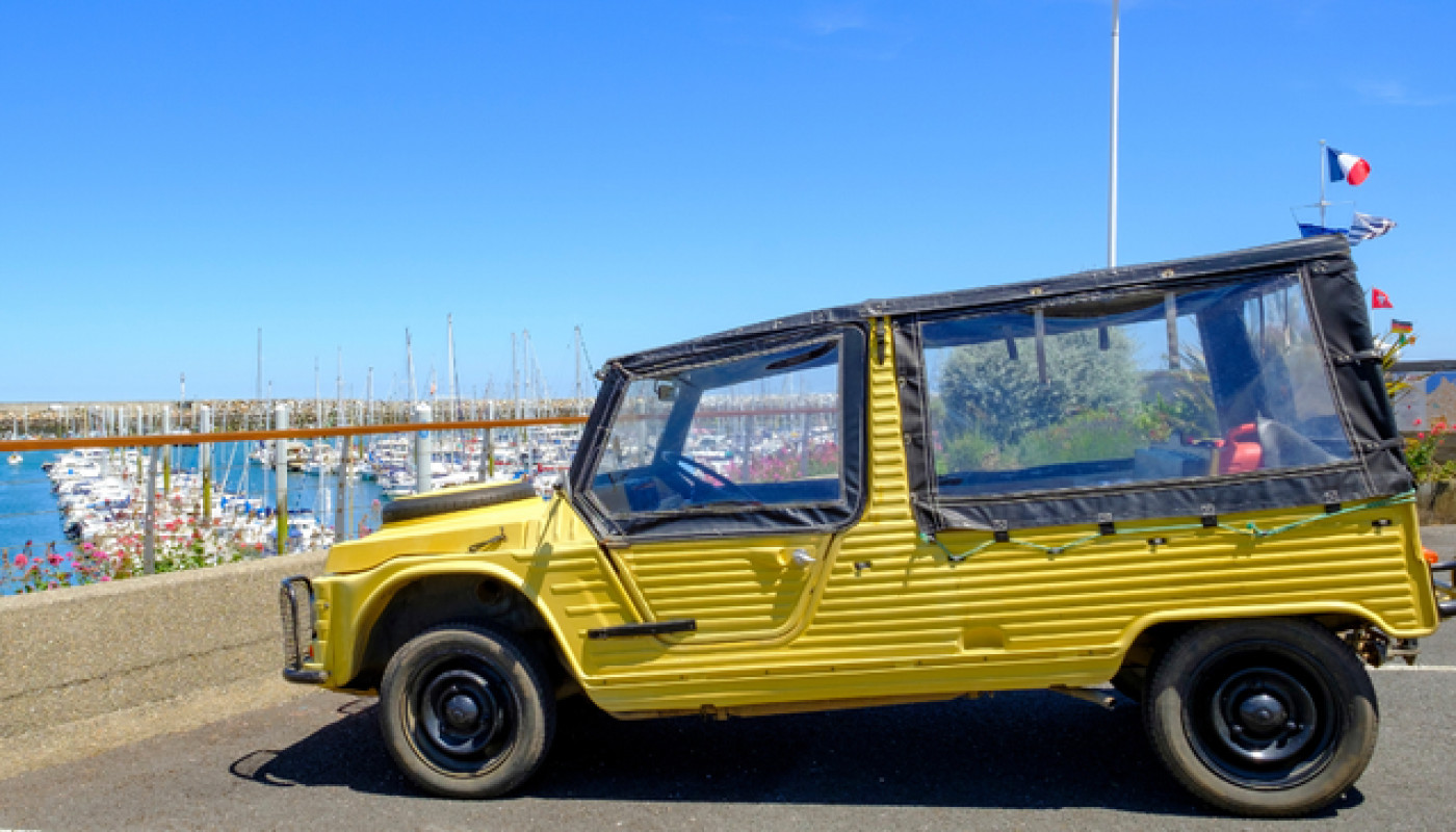 Besoin d’une voiture de mariage originale ? Contactez Méhariviera !